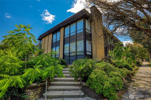 1441 E Aloha Street, Seattle, WA 98112
