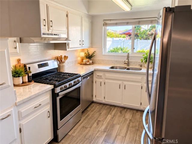 1919 Sherry 64, Santa Ana, CA 92705