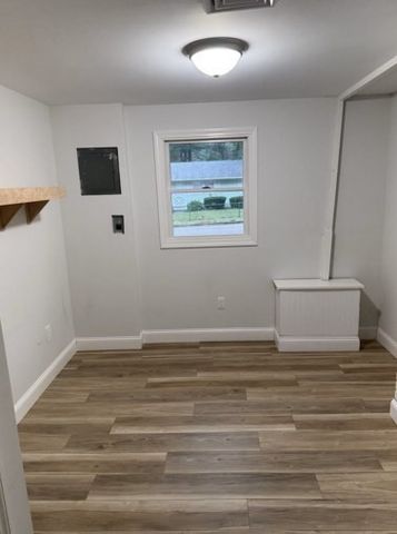 132 Woodsbury Rd, Rockland, MA 02370