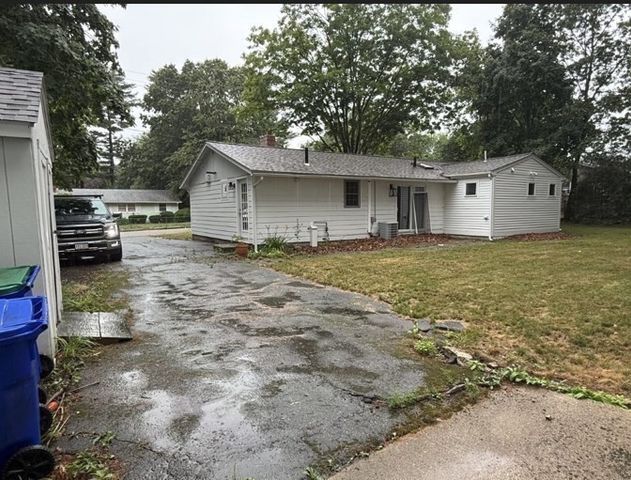 132 Woodsbury Rd, Rockland, MA 02370