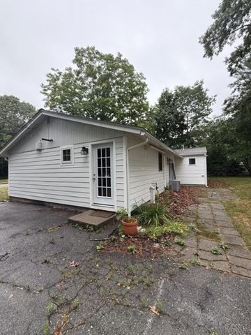 132 Woodsbury Rd, Rockland, MA 02370