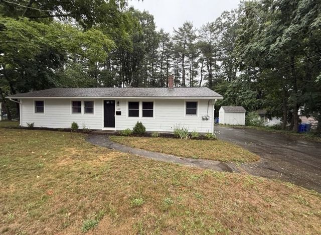132 Woodsbury Rd, Rockland, MA 02370