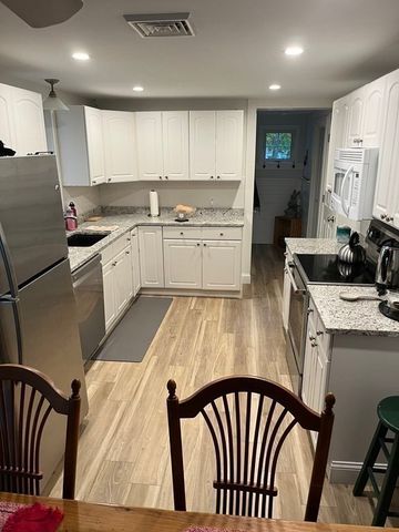 132 Woodsbury Rd, Rockland, MA 02370