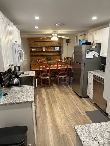 132 Woodsbury Rd, Rockland, MA 02370