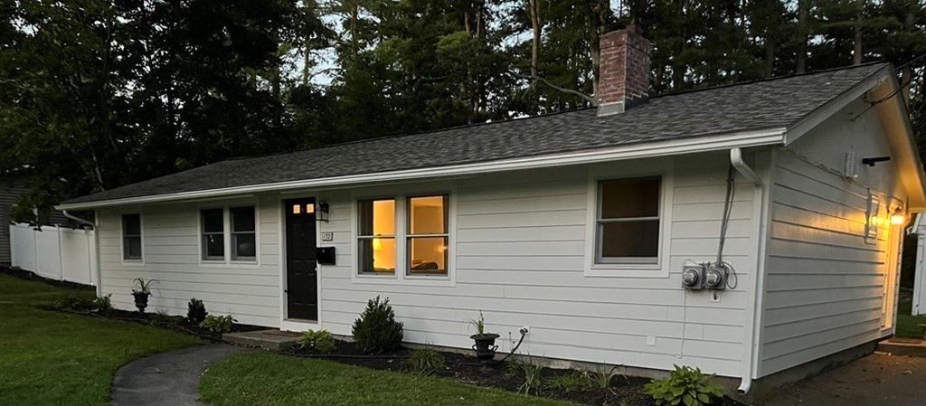 132 Woodsbury Rd, Rockland, MA 02370