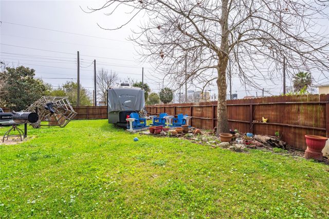 2723 Postoffice, Galveston, TX 77550