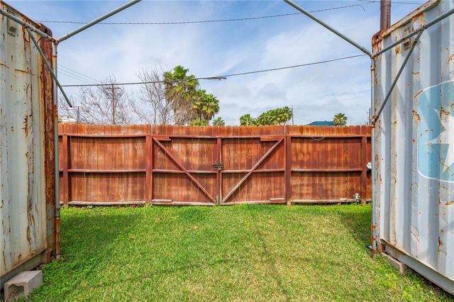 2723 Postoffice, Galveston, TX 77550