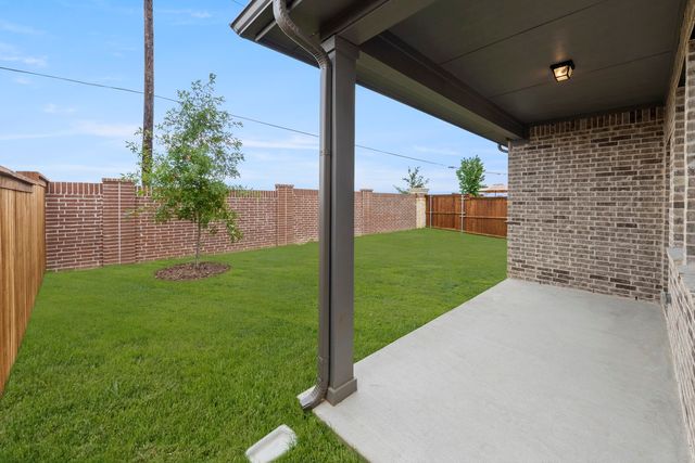 5925 Laurel Lake Lane, Pilot Point, TX 76258