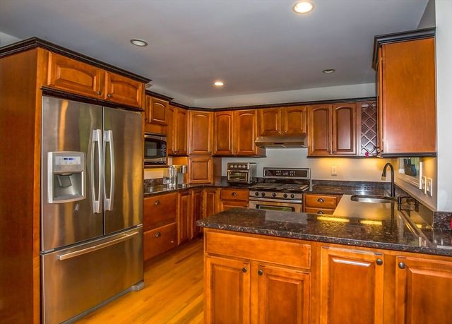 54 West Shore Dr, Enfield, CT 06082