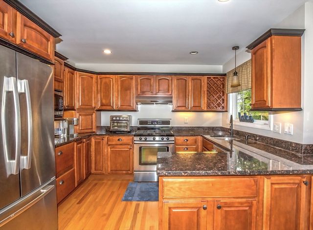 54 West Shore Dr, Enfield, CT 06082