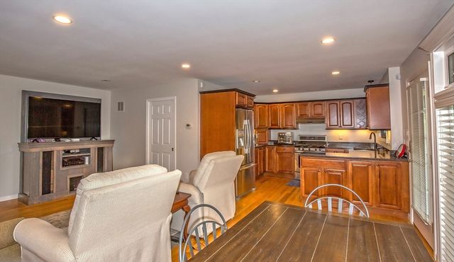 54 West Shore Dr, Enfield, CT 06082