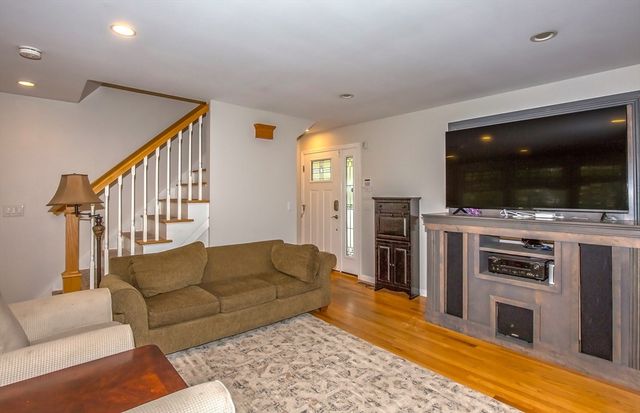 54 West Shore Dr, Enfield, CT 06082