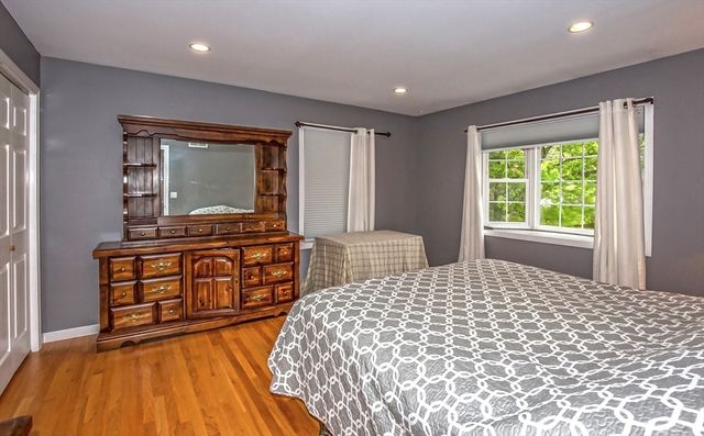 54 West Shore Dr, Enfield, CT 06082