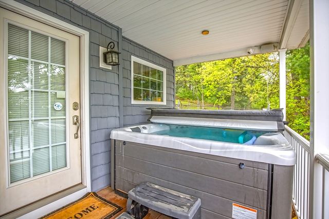 54 West Shore Dr, Enfield, CT 06082