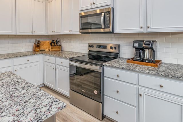 2906 School House Ln, Lincoln, CA 95648