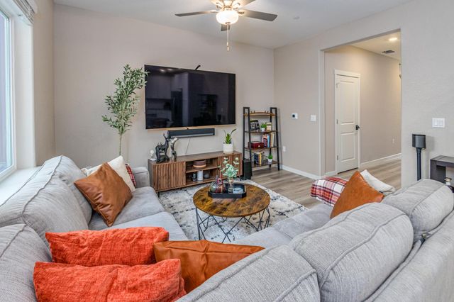 2906 School House Ln, Lincoln, CA 95648