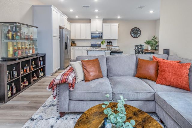 2906 School House Ln, Lincoln, CA 95648