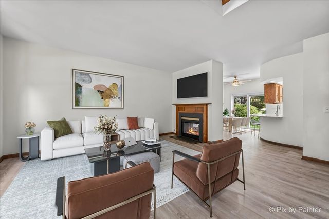 816 Derby Course, St. Charles, IL 60174