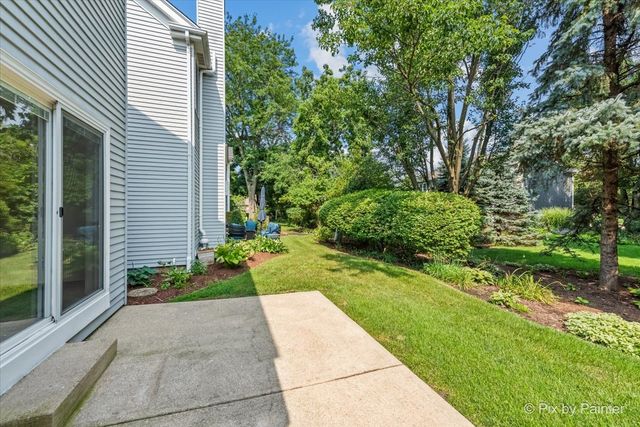 816 Derby Course, St. Charles, IL 60174