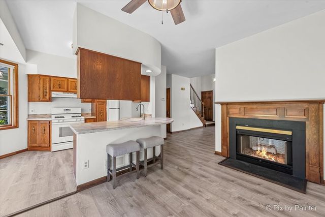816 Derby Course, St. Charles, IL 60174