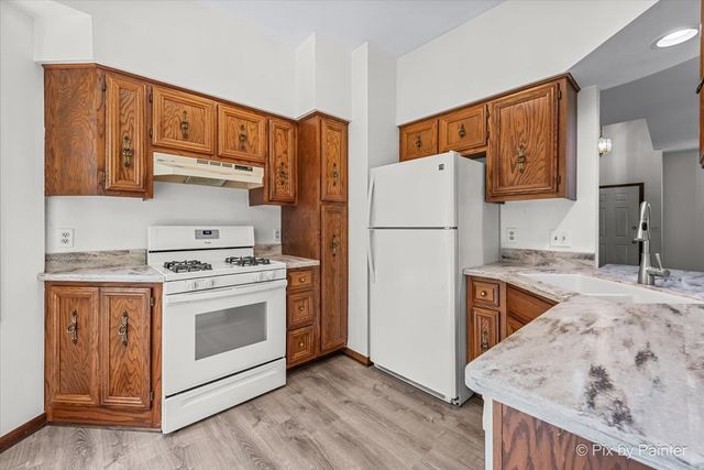 816 Derby Course, St. Charles, IL 60174