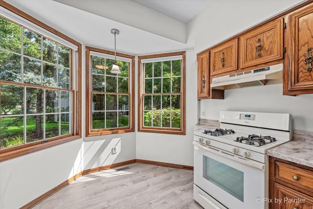 816 Derby Course, St. Charles, IL 60174