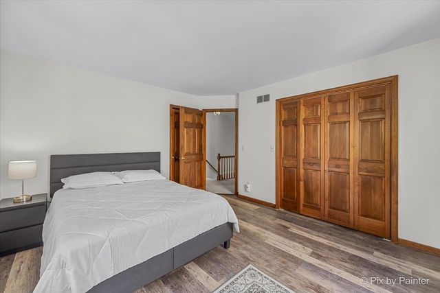 816 Derby Course, St. Charles, IL 60174