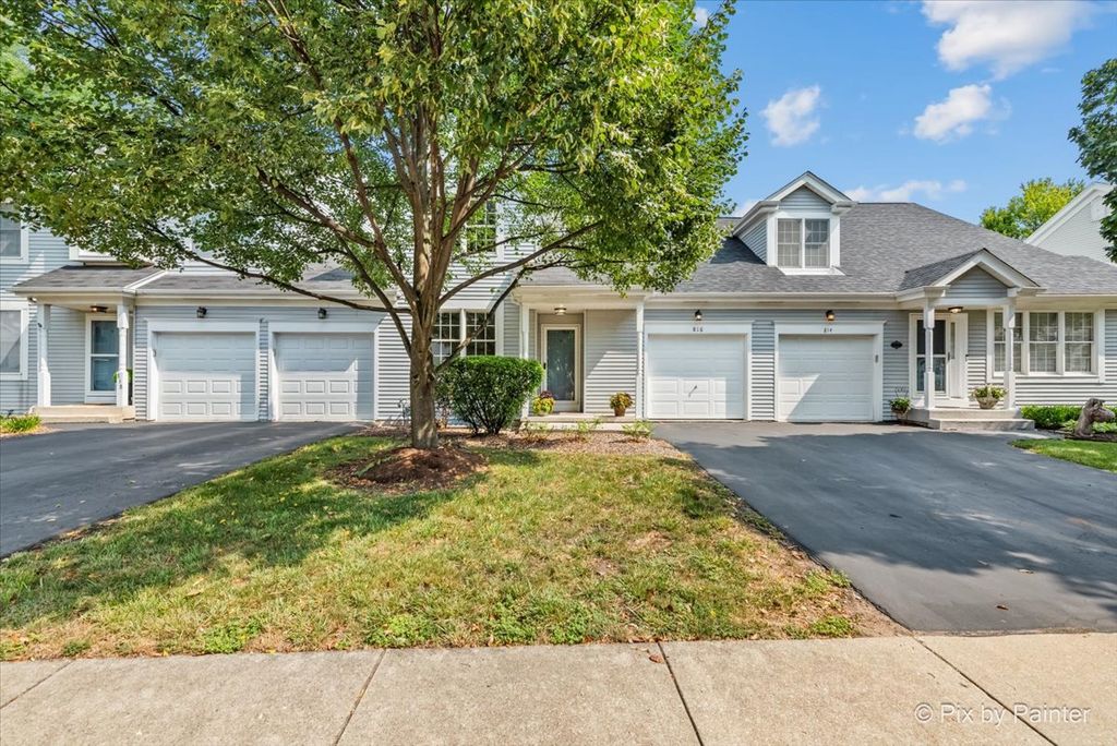 816 Derby Course, St. Charles, IL 60174