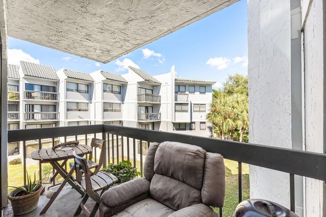 1820 N Congress Avenue 304, West Palm Beach, FL 33401