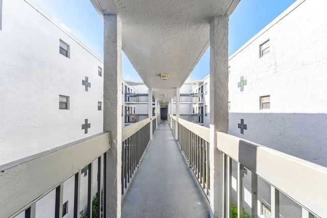 1820 N Congress Avenue 304, West Palm Beach, FL 33401