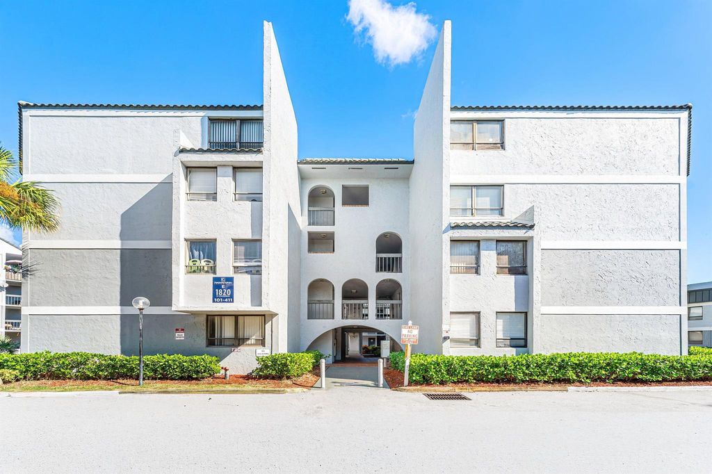 1820 N Congress Avenue 304, West Palm Beach, FL 33401