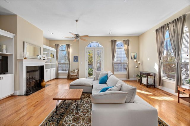 2611 Commonwealth Street, Houston, TX 77006