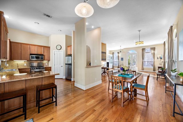 2611 Commonwealth Street, Houston, TX 77006