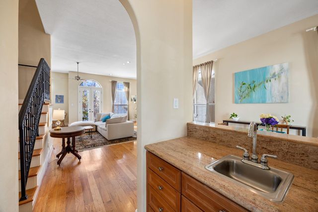 2611 Commonwealth Street, Houston, TX 77006