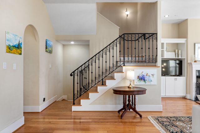 2611 Commonwealth Street, Houston, TX 77006