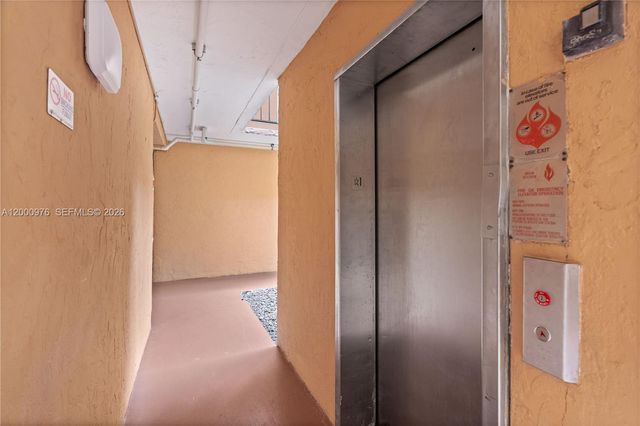 9441 SW 76th St V32, Miami, FL 33173