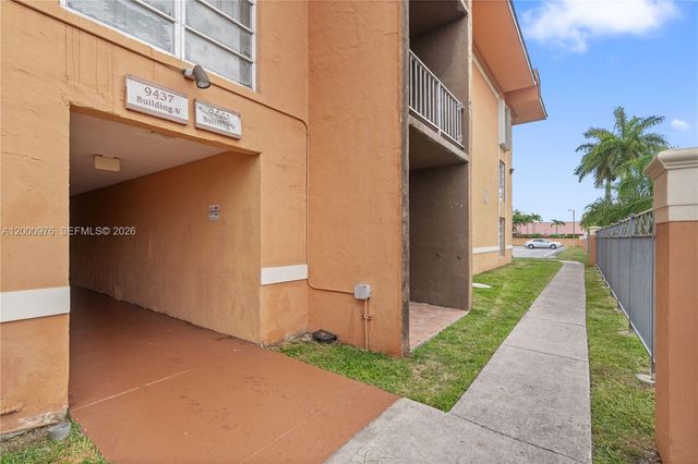 9441 SW 76th St V32, Miami, FL 33173