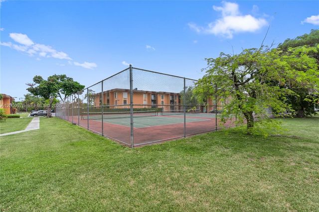 9441 SW 76th St V32, Miami, FL 33173