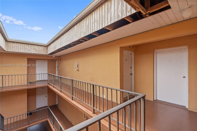 9441 SW 76th St V32, Miami, FL 33173