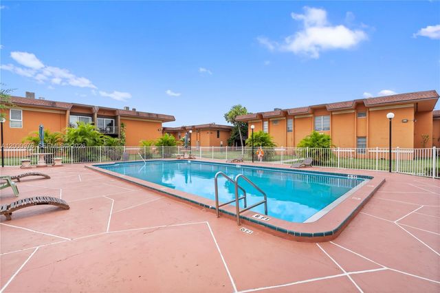 9441 SW 76th St V32, Miami, FL 33173