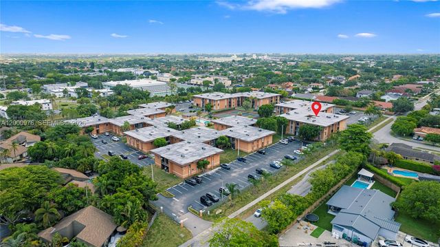 9441 SW 76th St V32, Miami, FL 33173