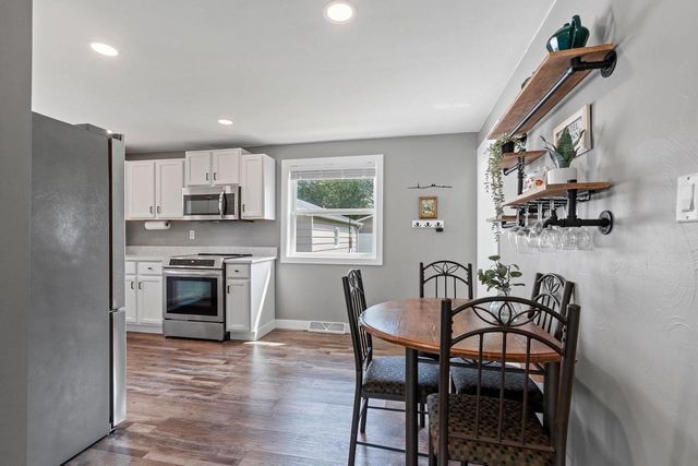 424 MEMORY COURT, Green Bay, WI 54301