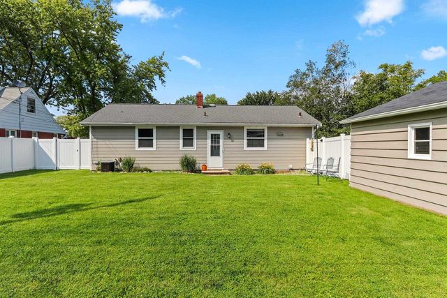 424 MEMORY COURT, Green Bay, WI 54301