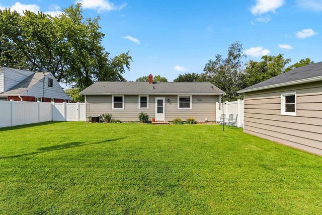 424 MEMORY COURT, Green Bay, WI 54301