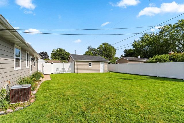 424 MEMORY COURT, Green Bay, WI 54301