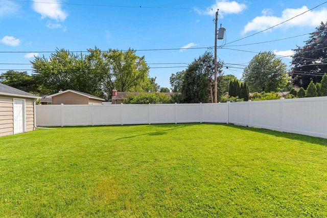 424 MEMORY COURT, Green Bay, WI 54301