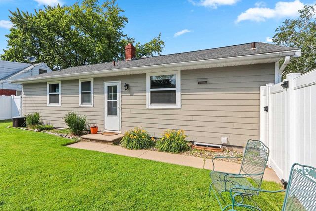 424 MEMORY COURT, Green Bay, WI 54301