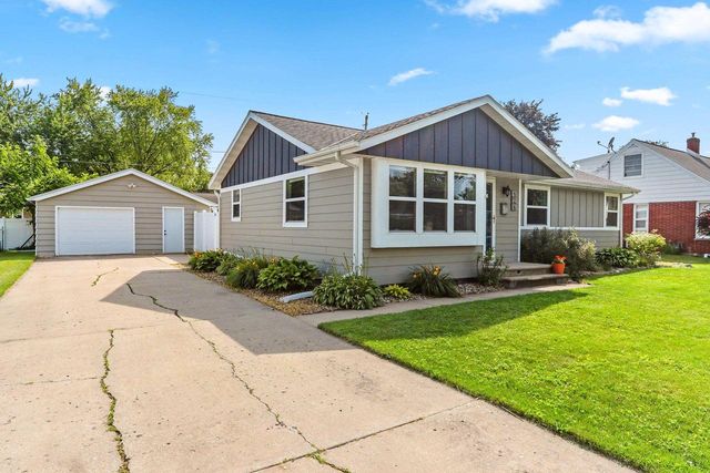 424 MEMORY COURT, Green Bay, WI 54301