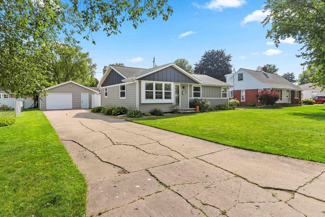 424 MEMORY COURT, Green Bay, WI 54301