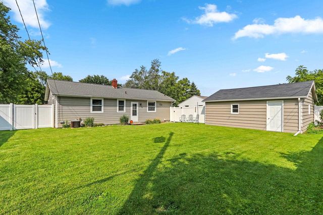 424 MEMORY COURT, Green Bay, WI 54301